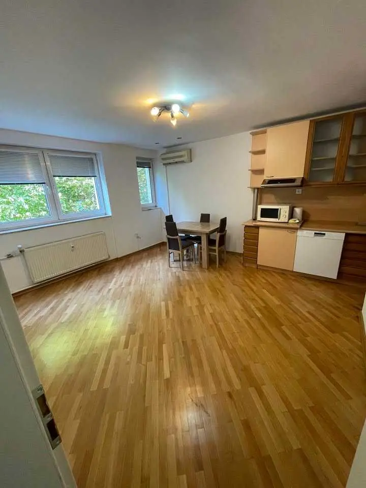 BANESË (ZYRE) ME QIRA NË ULPIANË banesë/apartment në Prishtinë