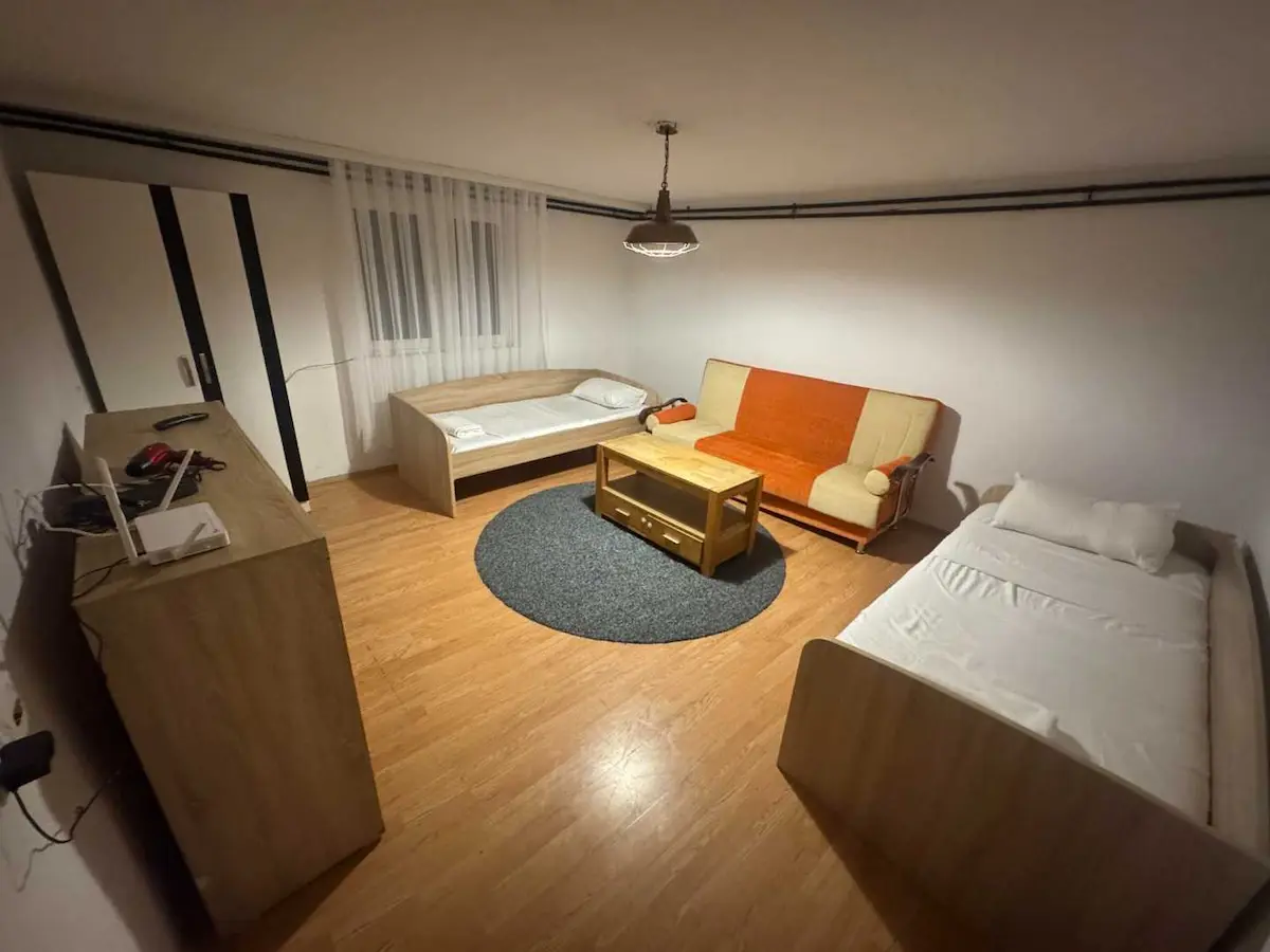 BANESË ME QIRA 2+1 NË PARKUN E QYTETIT banesë/apartment në Prishtinë