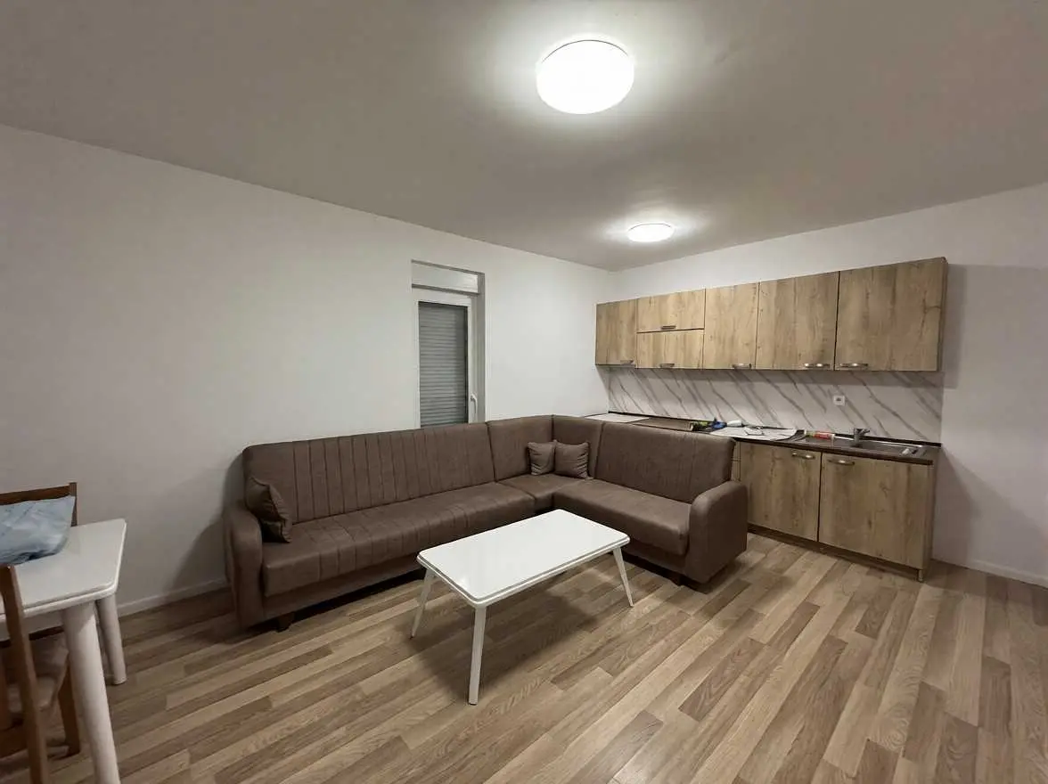BANESË ME QIRA 1+1 NË KALABRI (EMSHIR) banesë/apartment në Prishtinë