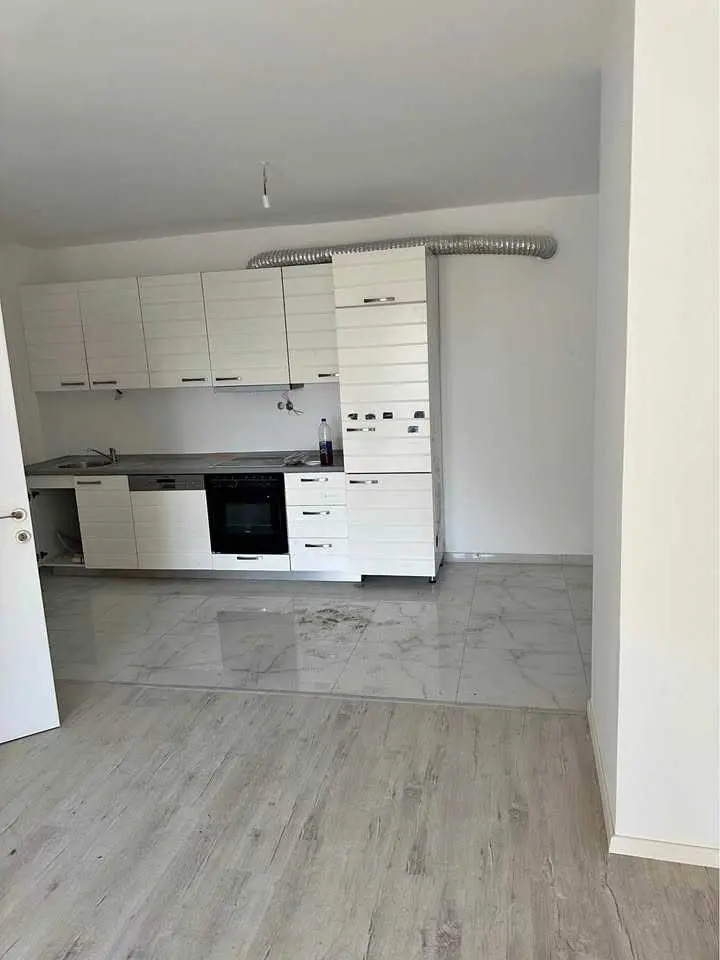 BANESË ME QIRA 2+1 NË MATIN 1 banesë/apartment në Prishtinë