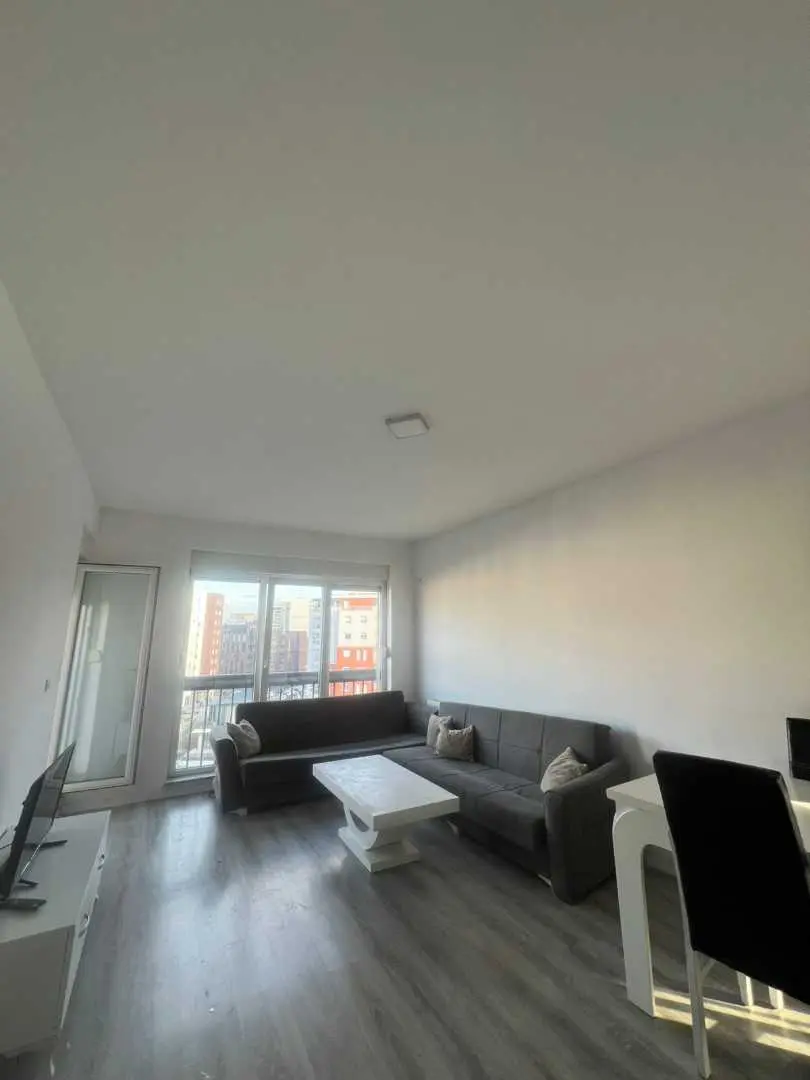 BANESË ME QIRA 2+1 NË KALABRI (EMSHIR) banesë/apartment në Prishtinë