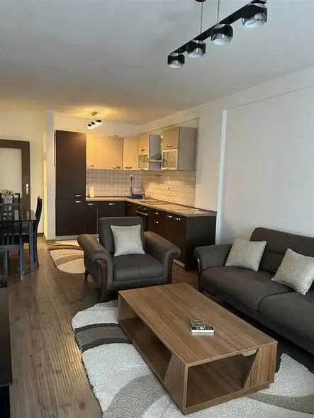 BANESË ME QIRA 2+1 NË FUSHË KOSOVË banesë/apartment në Prishtinë