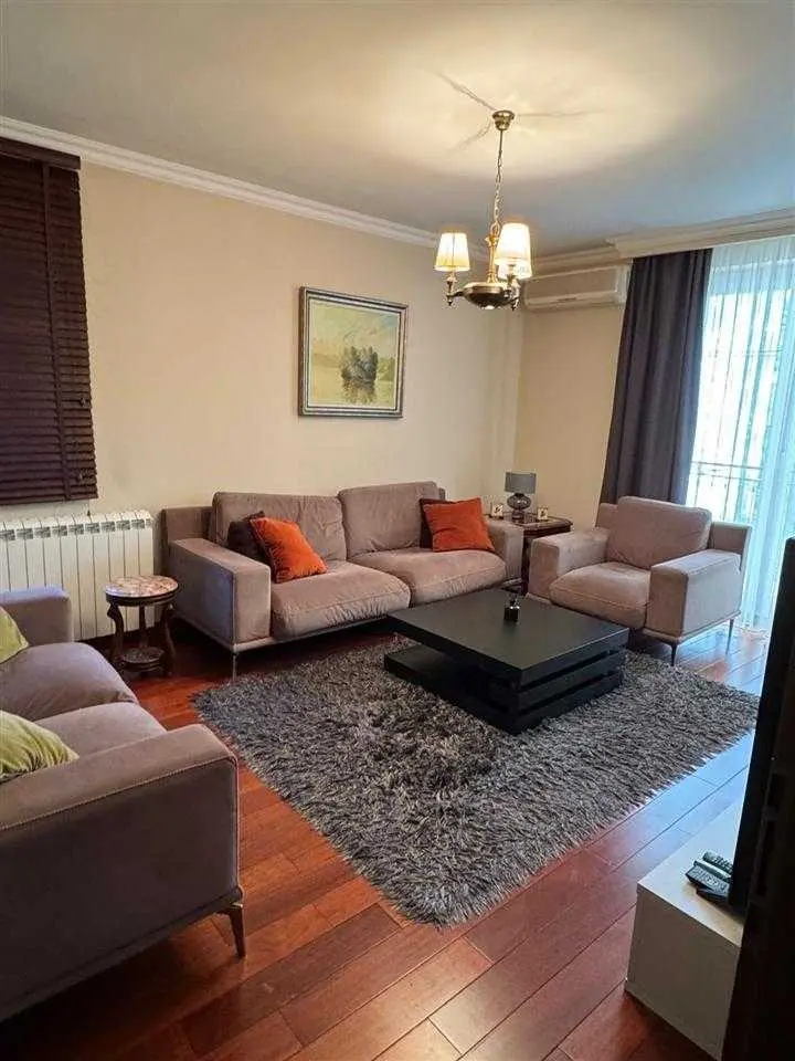 BANESË ME QIRA 1+1 NË QENDËR banesë/apartment në Prishtinë