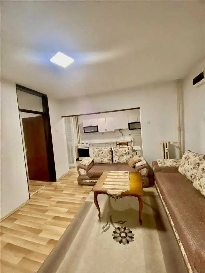 BANESË ME QIRA 3+1 NË QENDËR banesë/apartment në Prishtinë