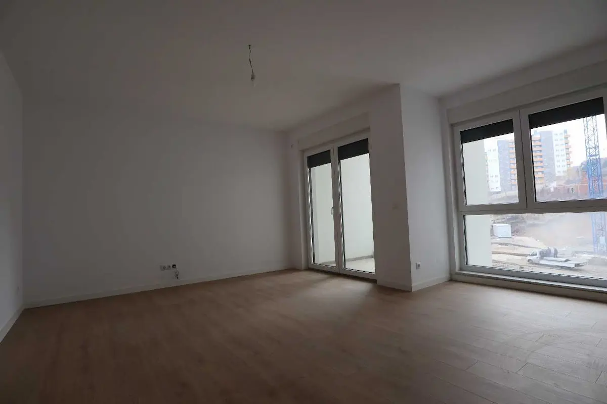 BANESË (ZYRE) ME QIRA NË LAGJEN PRISHTINA E RE banesë/apartment në Prishtinë