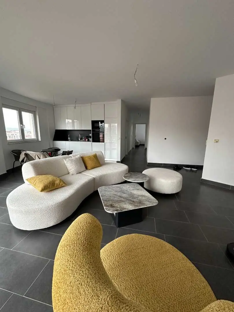 BANESË ME QIRA 3+1 NË BREGUN E DIELLIT banesë/apartment në Prishtinë