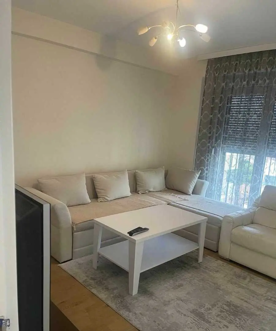 BANESË ME QIRA 2+1 NË LAGJEN E MUHAXHERËVE banesë/apartment në Prishtinë