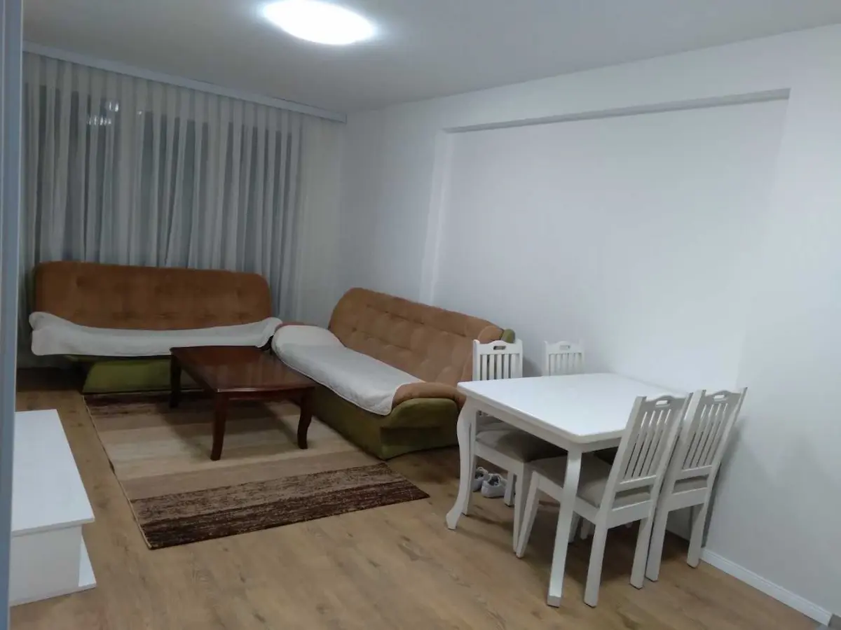 BANESË ME QIRA 1+1 NË FUSHË KOSOVË banesë/apartment në Fushë Kosovë