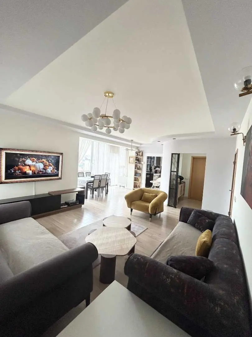 Banesë në #shitje në Qendër banesë/apartment në Prishtinë