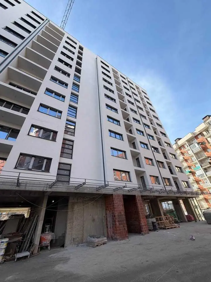 Banesë në #shitje në Lagjen Prishtina e Re banesë/apartment në Prishtinë