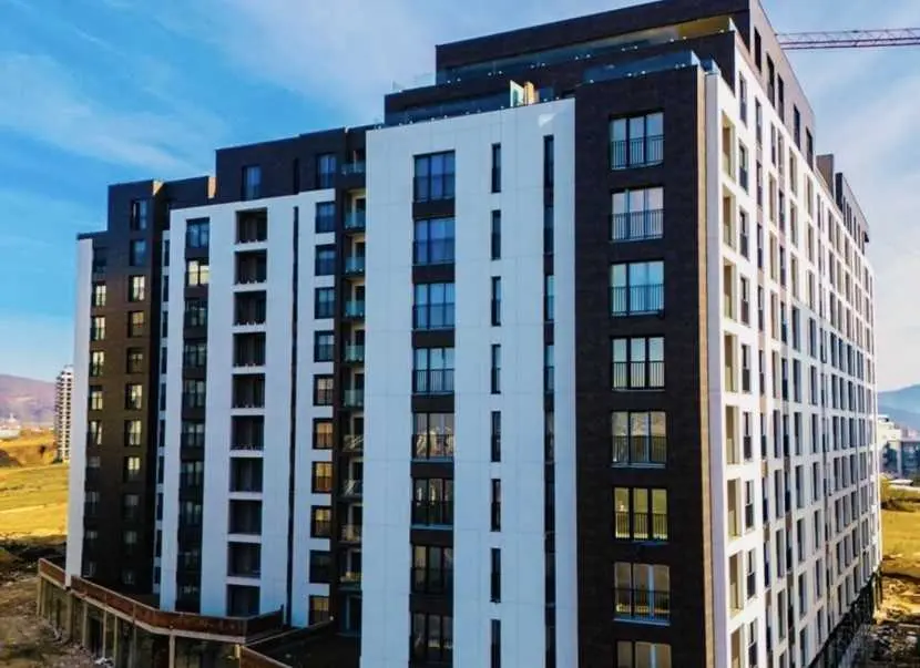 Banesë në #shitje në Lagjen Prishtina e Re banesë/apartment në Prishtinë