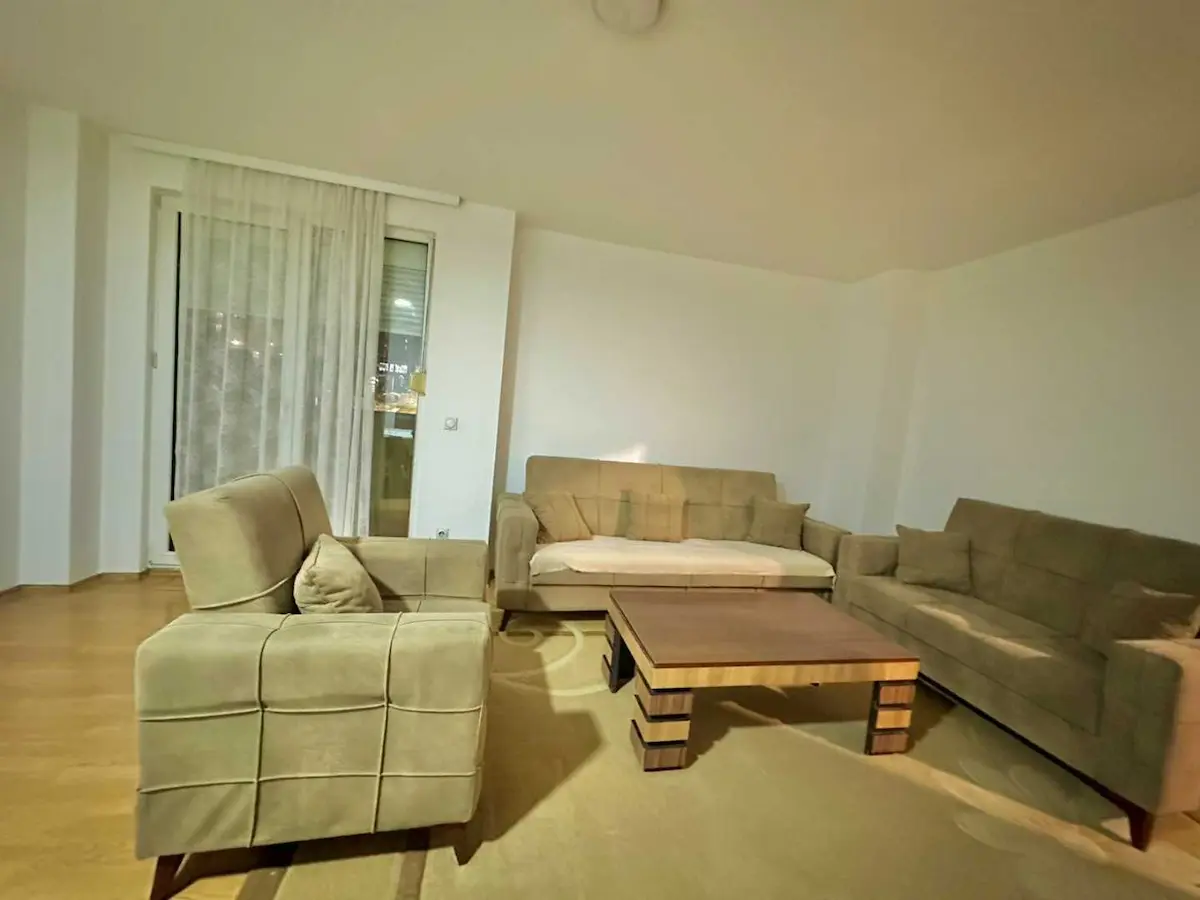 BANESË ME QIRA 2+1 NË KALABRI (EMSHIR) banesë/apartment në Prishtinë