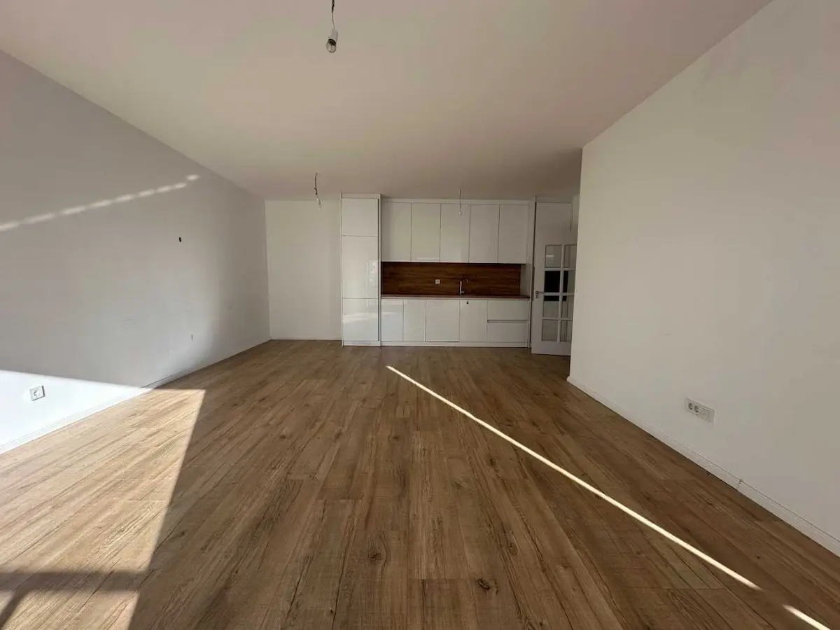 BANESË (ZYRE) ME QIRA NË RRUGËN C banesë/apartment në Prishtinë