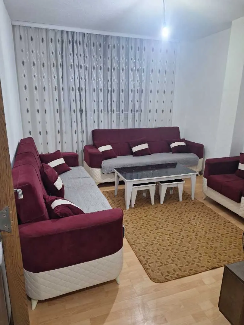 KAT SHTËPIE QIRA 1+1 NË KALABRI (EMSHIR) banesë/apartment në Prishtinë
