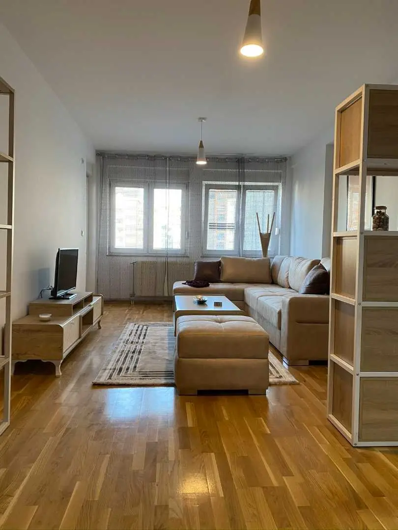 BANESË ME QIRA 2+1 NË ARBËRI (DRAGODAN) banesë/apartment në Prishtinë