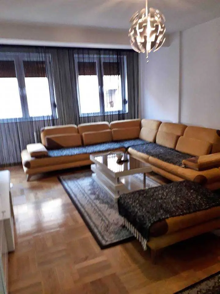 BANESË ME QIRA 1+1 NË FUSHË KOSOVË banesë/apartment në Fushë Kosovë