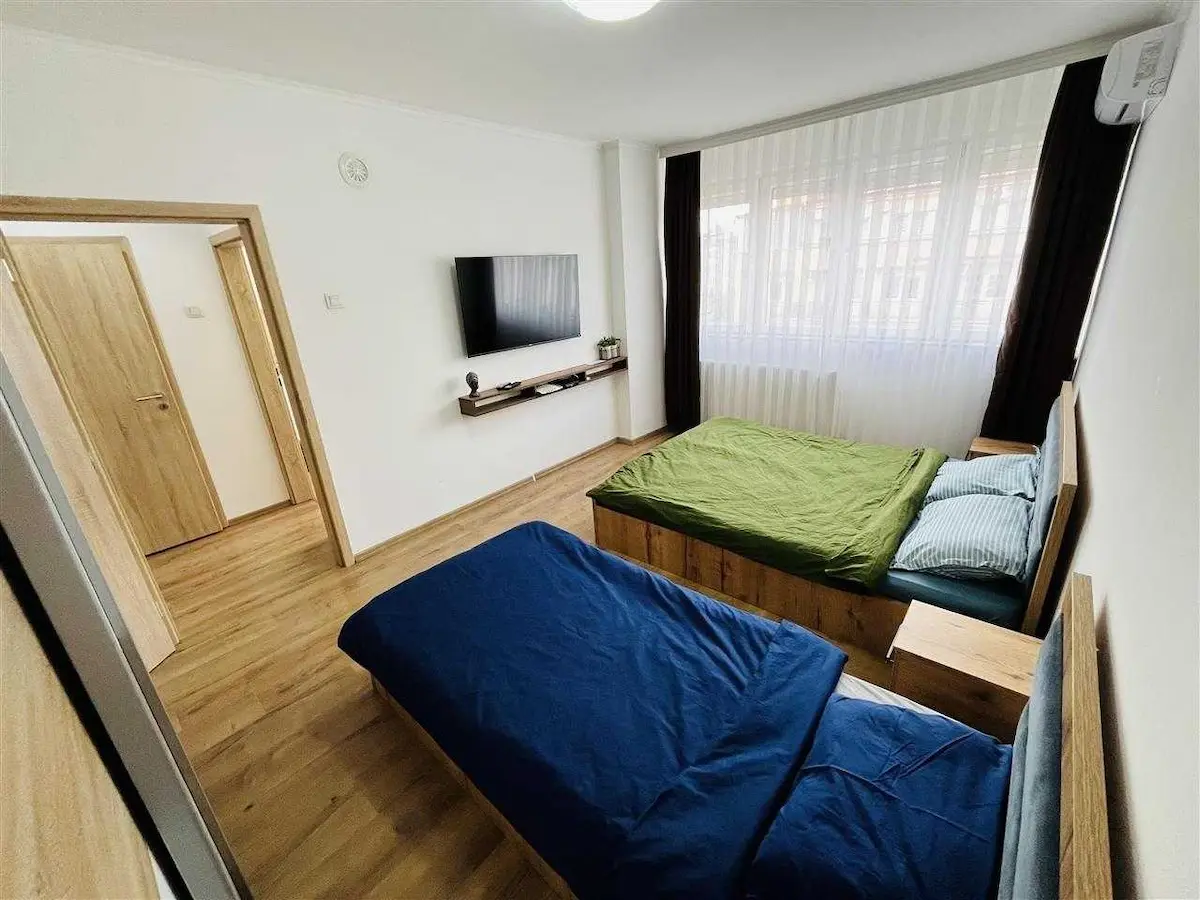 BANESË (ZYRE) ME QIRA NË QENDËR banesë/apartment në Prishtinë