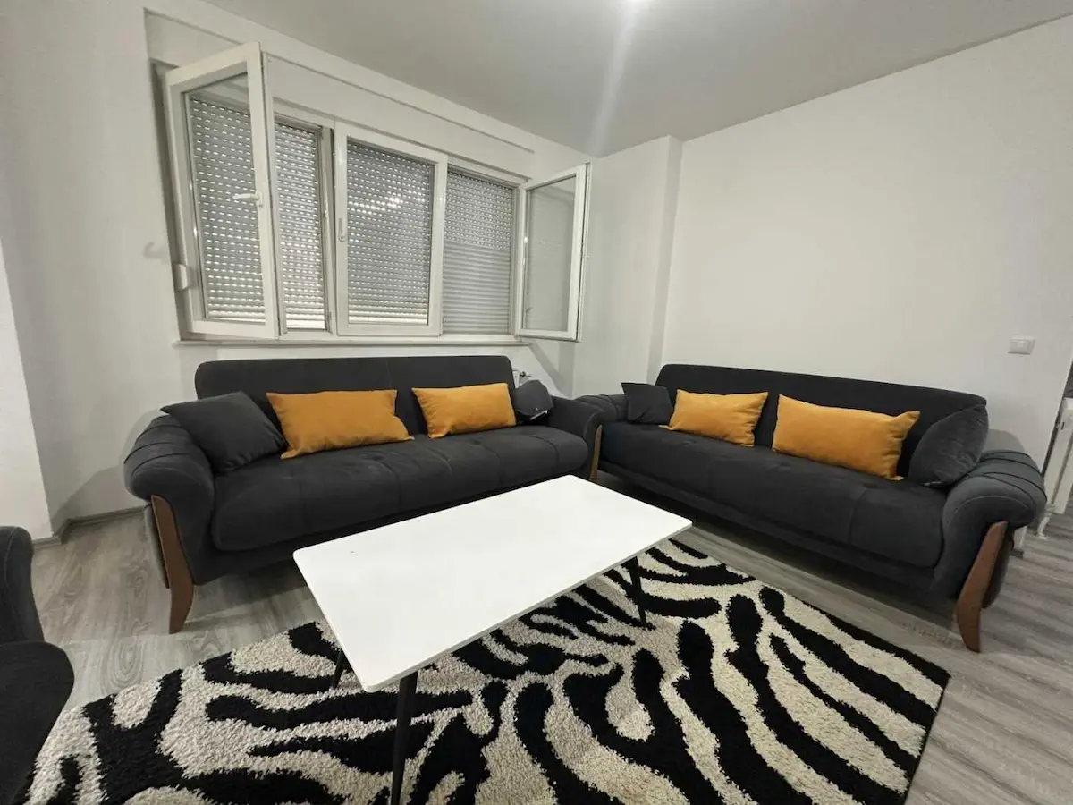 BANESË ME QIRA 2+1 NË LAGJEN E MUHAXHERËVE banesë/apartment në Prishtinë