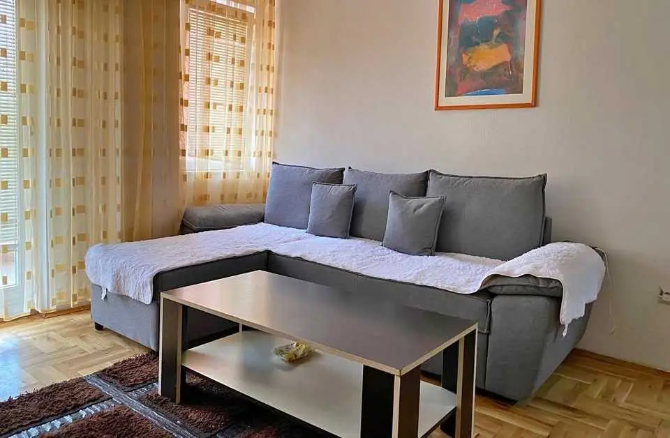 Banesë me qira 1+1 në Fushë Kosovë banesë/apartment në Fushë Kosovë