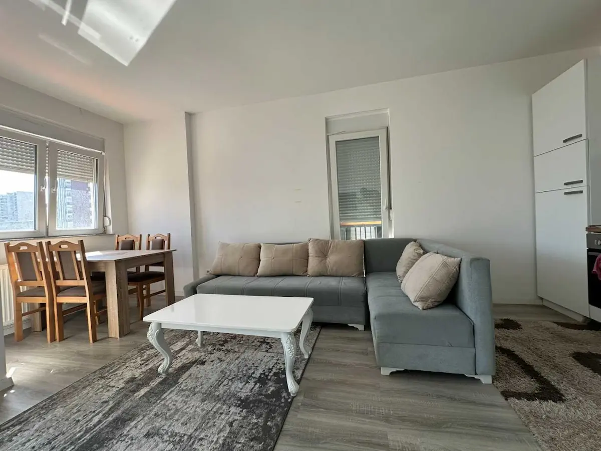 Banesë me qira 1+1 në Kalabri (Emshir) banesë/apartment në Prishtinë