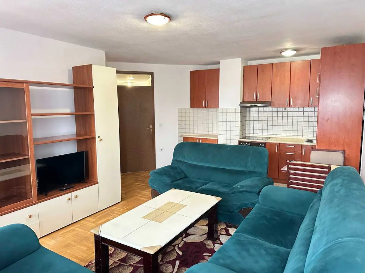Banesë me qira 1+1 në Fushë Kosovë banesë/apartment në Fushë Kosovë