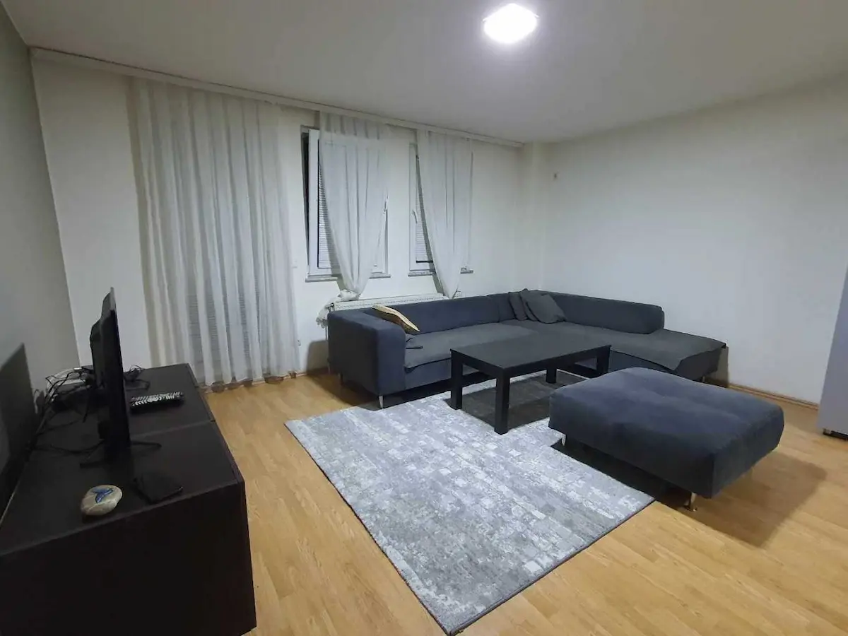 Banesë me qira 1+1 në Qendër banesë/apartment në Prishtinë
