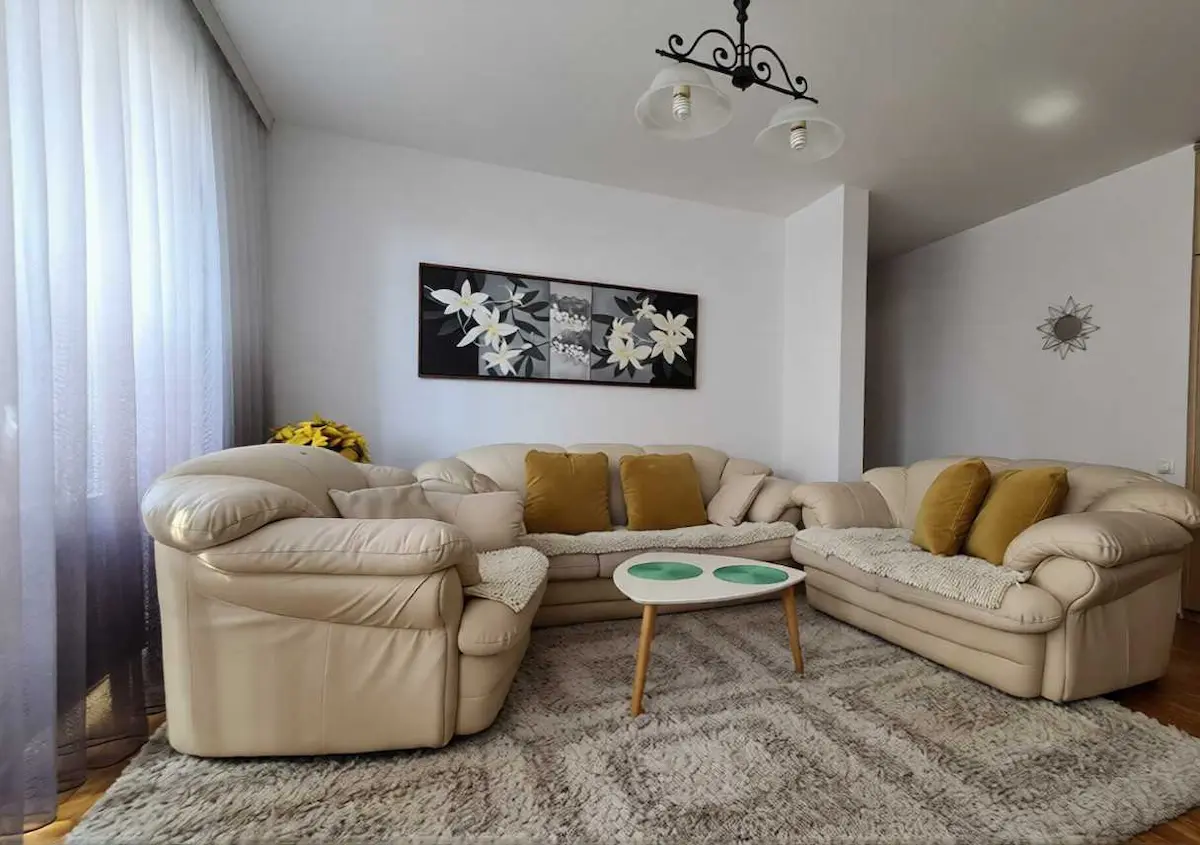 Banesë me qira 1+1 në Kalabri (Emshir) banesë/apartment në Prishtinë