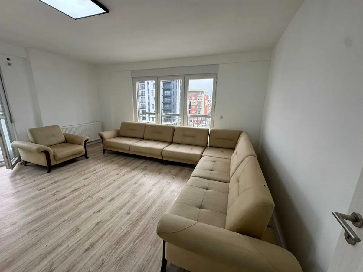 Banesë (Zyre) me qira në Rrugën C banesë/apartment në Prishtinë