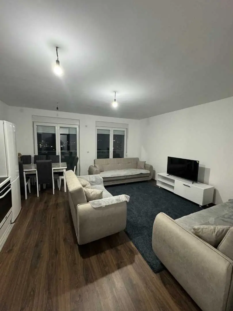Banesë me qira 2+1 në Fushë Kosovë banesë/apartment në Fushë Kosovë