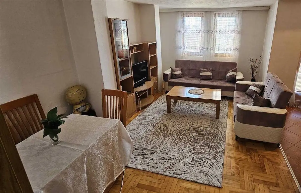 Banesë me qira 2+1 në Lagjen e Spitalit banesë/apartment në Prishtinë