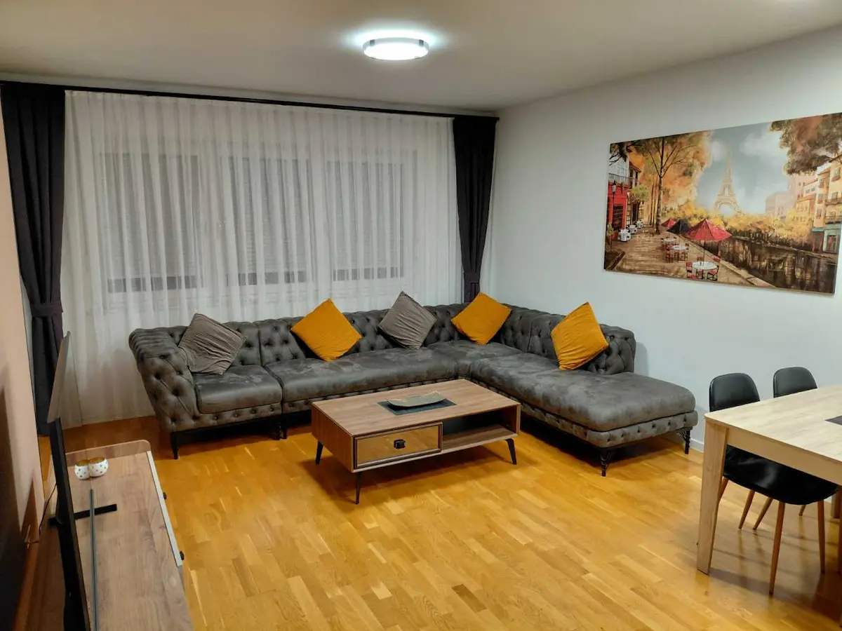 Banesë me qira 1+1 në Kalabri (Emshir) banesë/apartment në Prishtinë