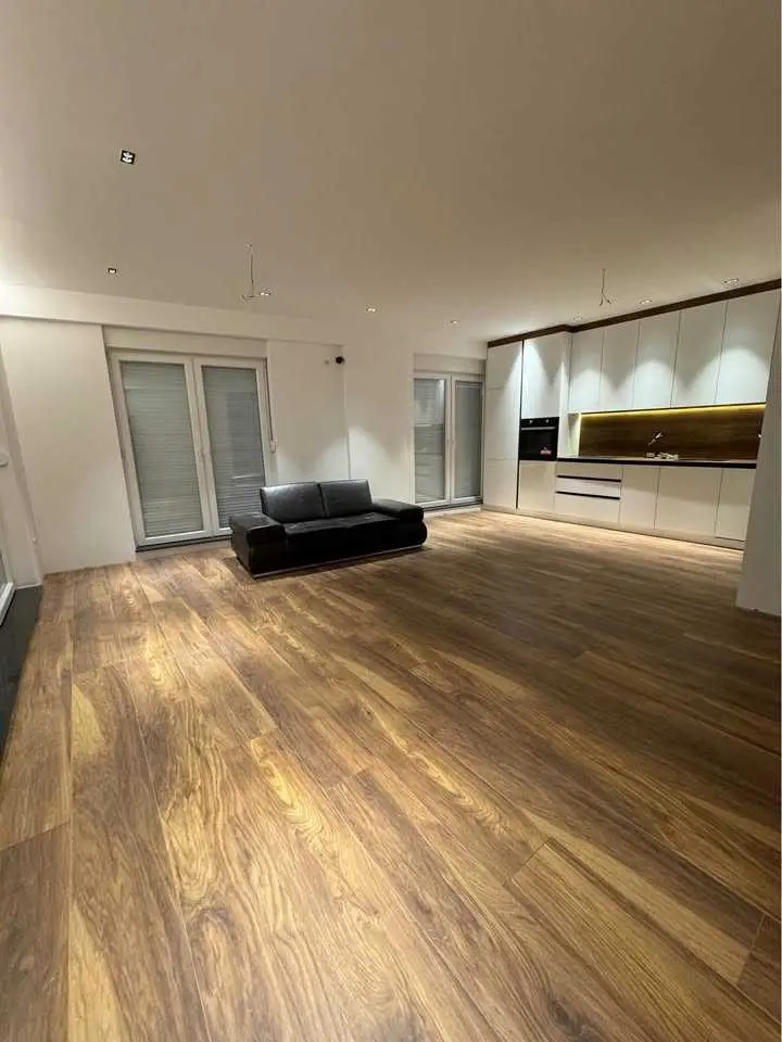 Penthouse me qira 3+1 në Lagjen Prishtina e Re banesë/apartment në Prishtinë