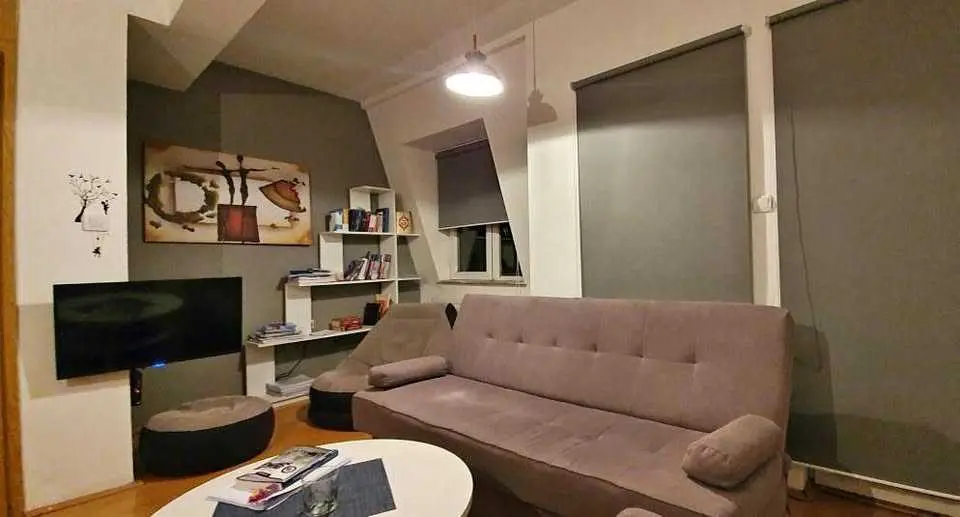 Banesë me qira 1+1 në Qendër banesë/apartment në Prishtinë