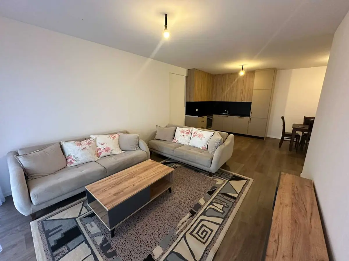 Banesë me qira 3+1 në Lagjen Prishtina e Re banesë/apartment në Prishtinë