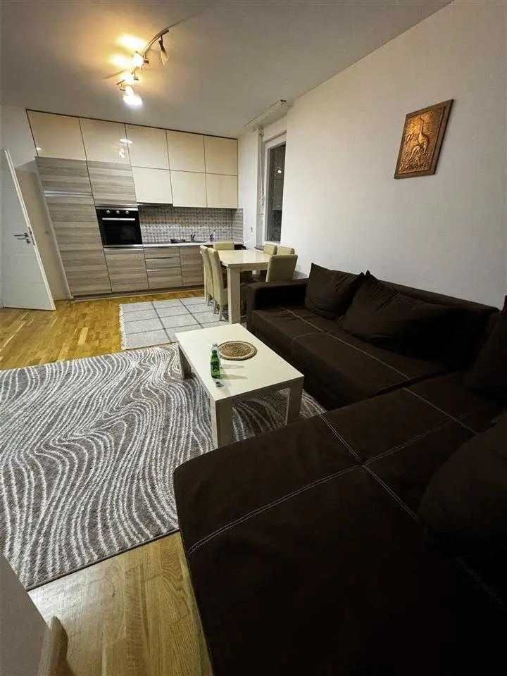 Banesë me qira 1+1 në Rrugën B banesë/apartment në Prishtinë