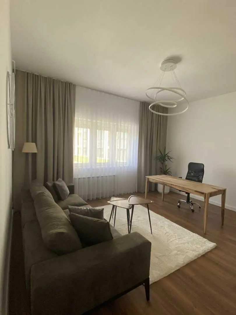 Banesë (Zyre) me qira në Qendër banesë/apartment në Prishtinë