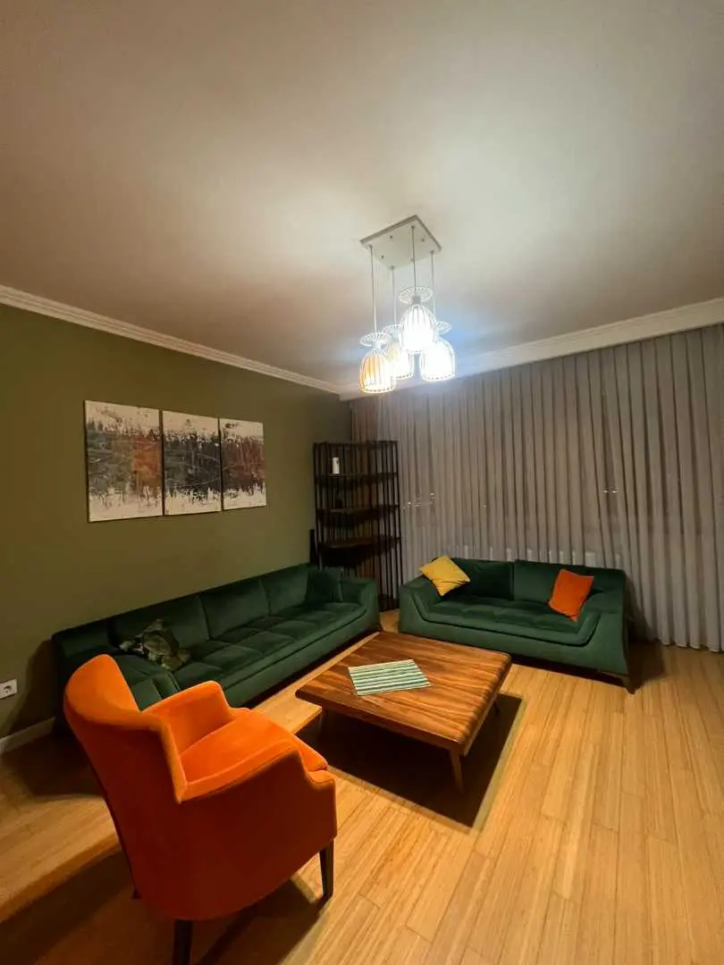 Banesë me qira 3+1 në Rrugën B banesë/apartment në Prishtinë