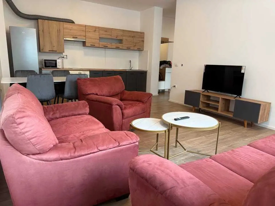 Banesë me qira 2+1 në Qendër banesë/apartment në Prishtinë