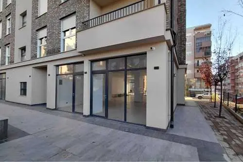 Lokal Komercial 136m² : Mundësi për Biznes lokal në Mati 1