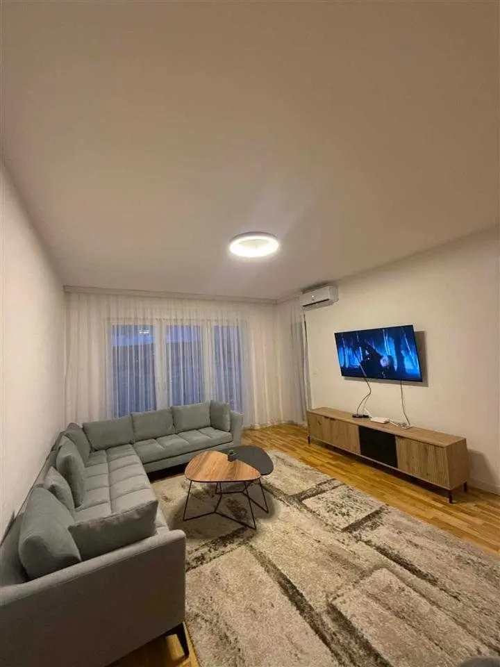 Banesë me qira 2+1 në Kalabri (Emshir) banesë/apartment në Prishtinë