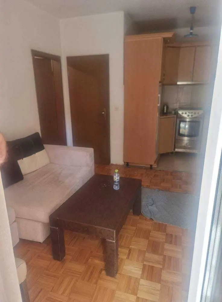 Banesë me qira 1+1 në Qendër banesë/apartment në Prishtinë
