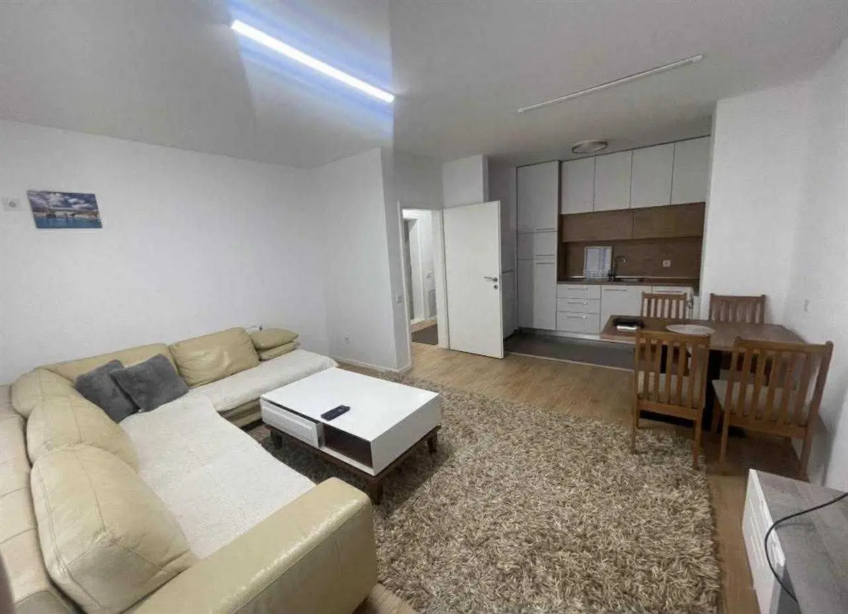 Banesë me qira 1+1 në Kalabri (Emshir) banesë/apartment në Prishtinë