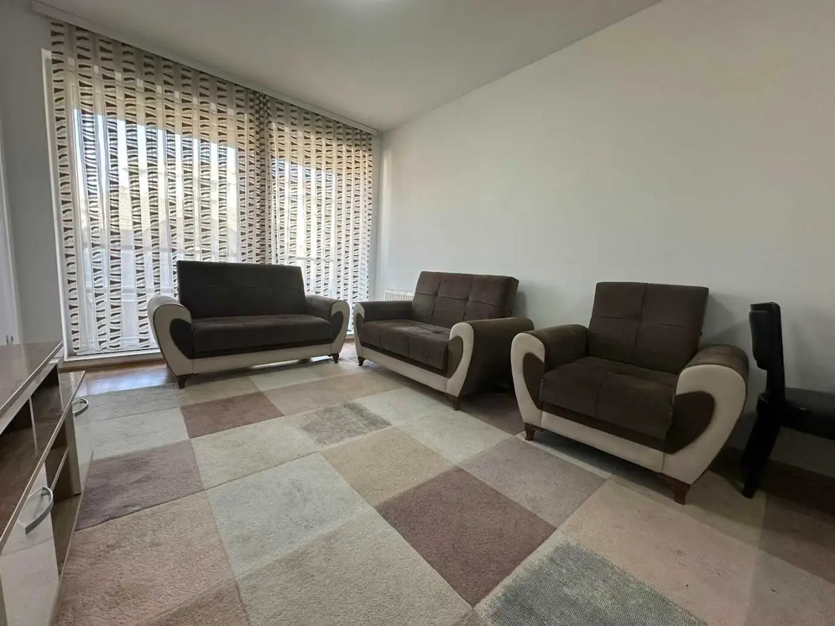 Banesë me qira 2+1 në Rrugën C banesë/apartment në Prishtinë