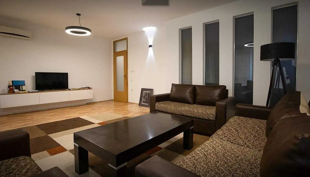 Banesë me qira 3+1 te Qafa banesë/apartment në Prishtinë