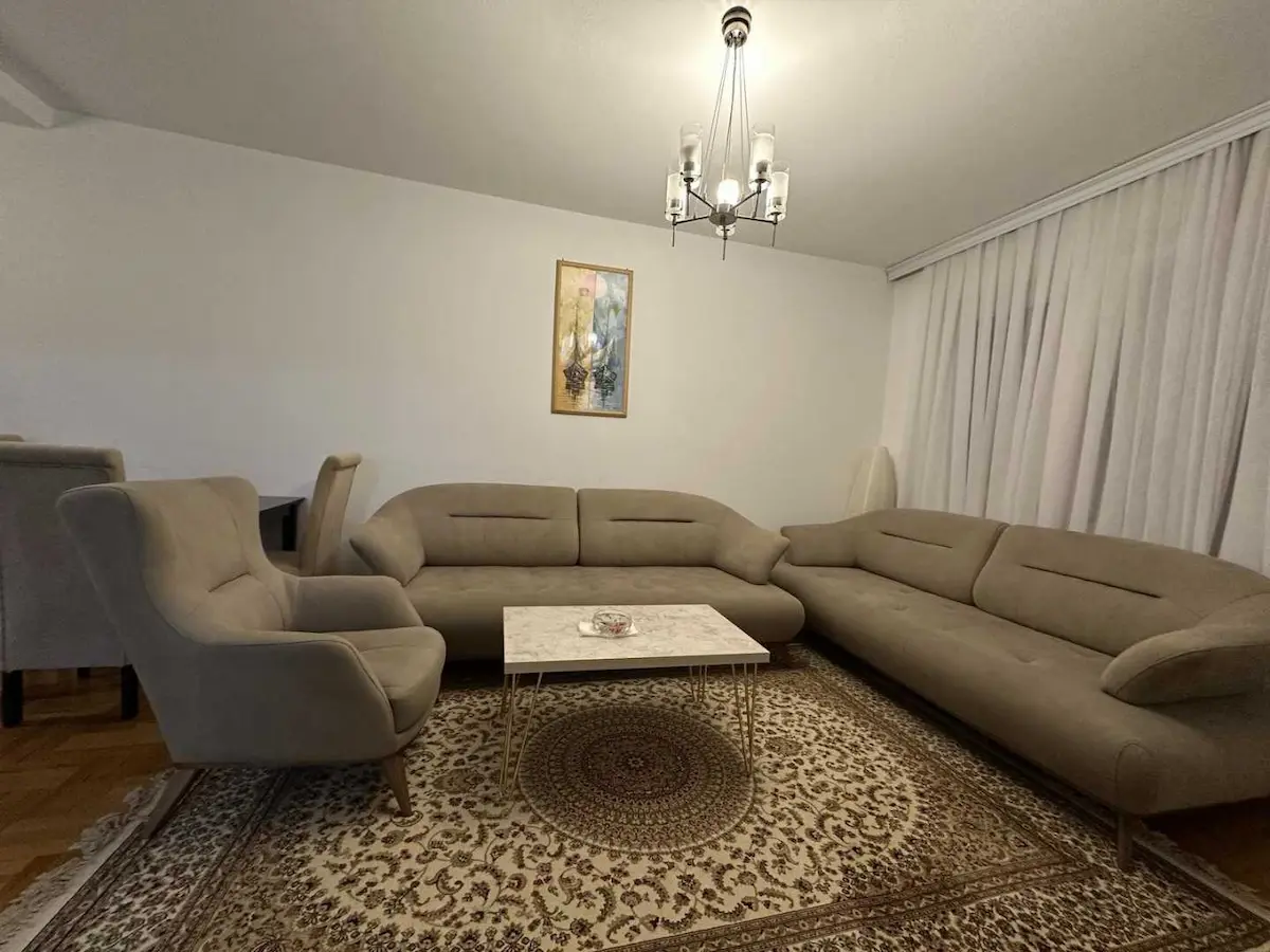 Banesë me qira 1+1 në Qendër banesë/apartment në Prishtinë