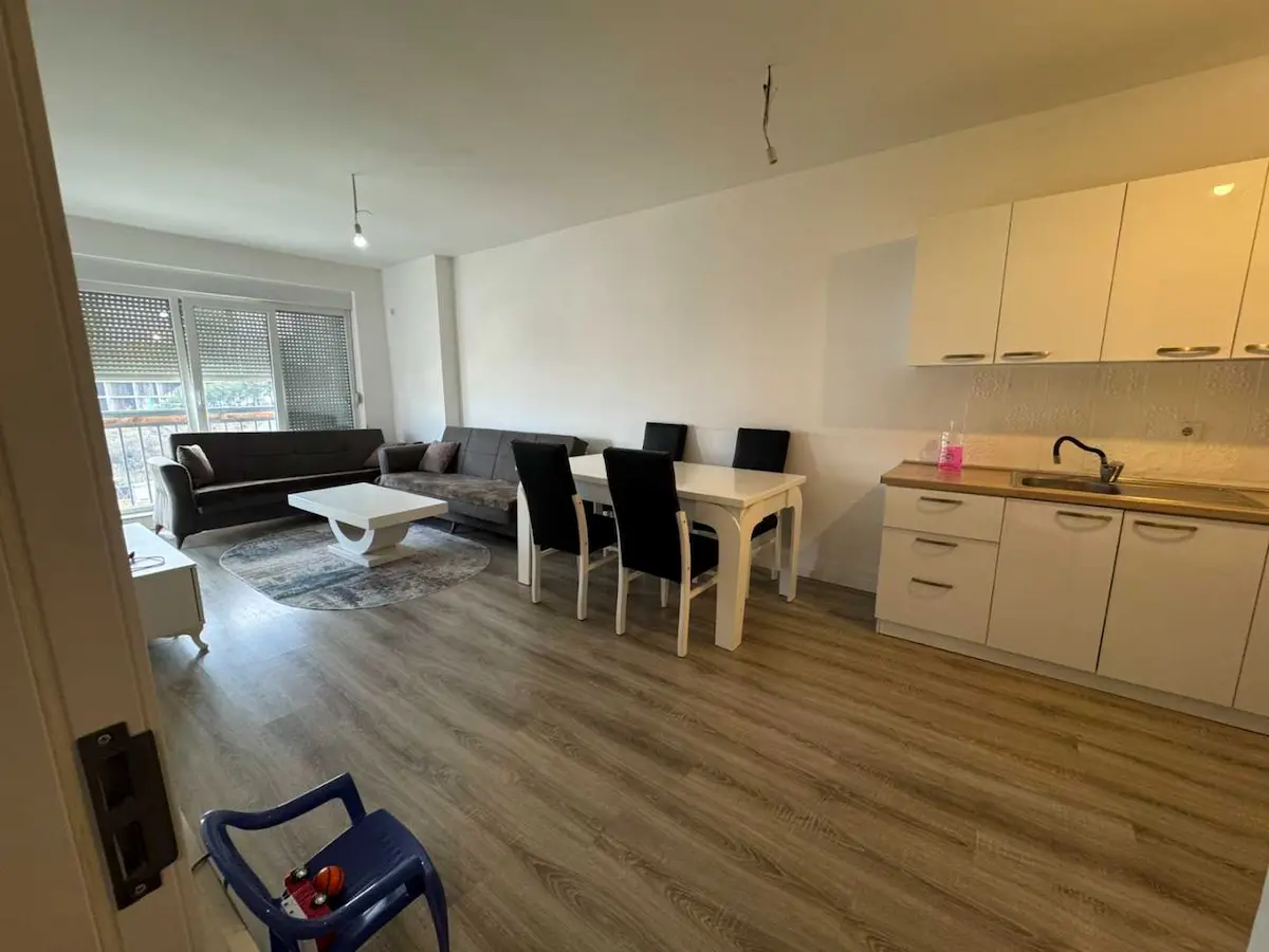 Banesë me qira 2+1 në Kalabri (Emshir) banesë/apartment në Prishtinë