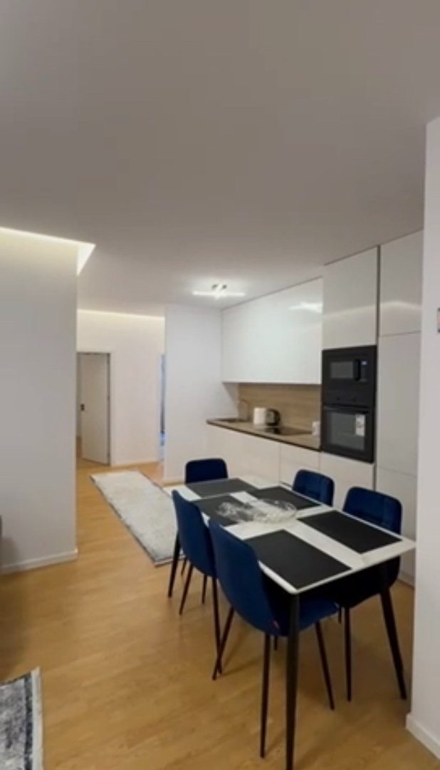 Banesë me qira 2+1 në Qendër banesë/apartment në Qafa