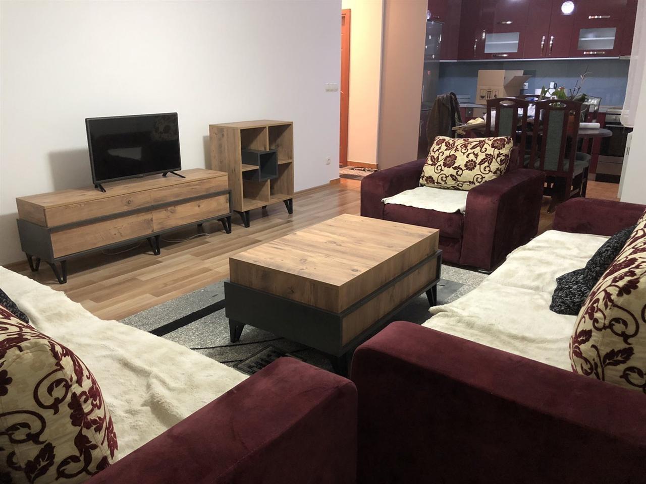 Banesë me qira 2+1 në Rrugën B banesë/apartment në Rruga B