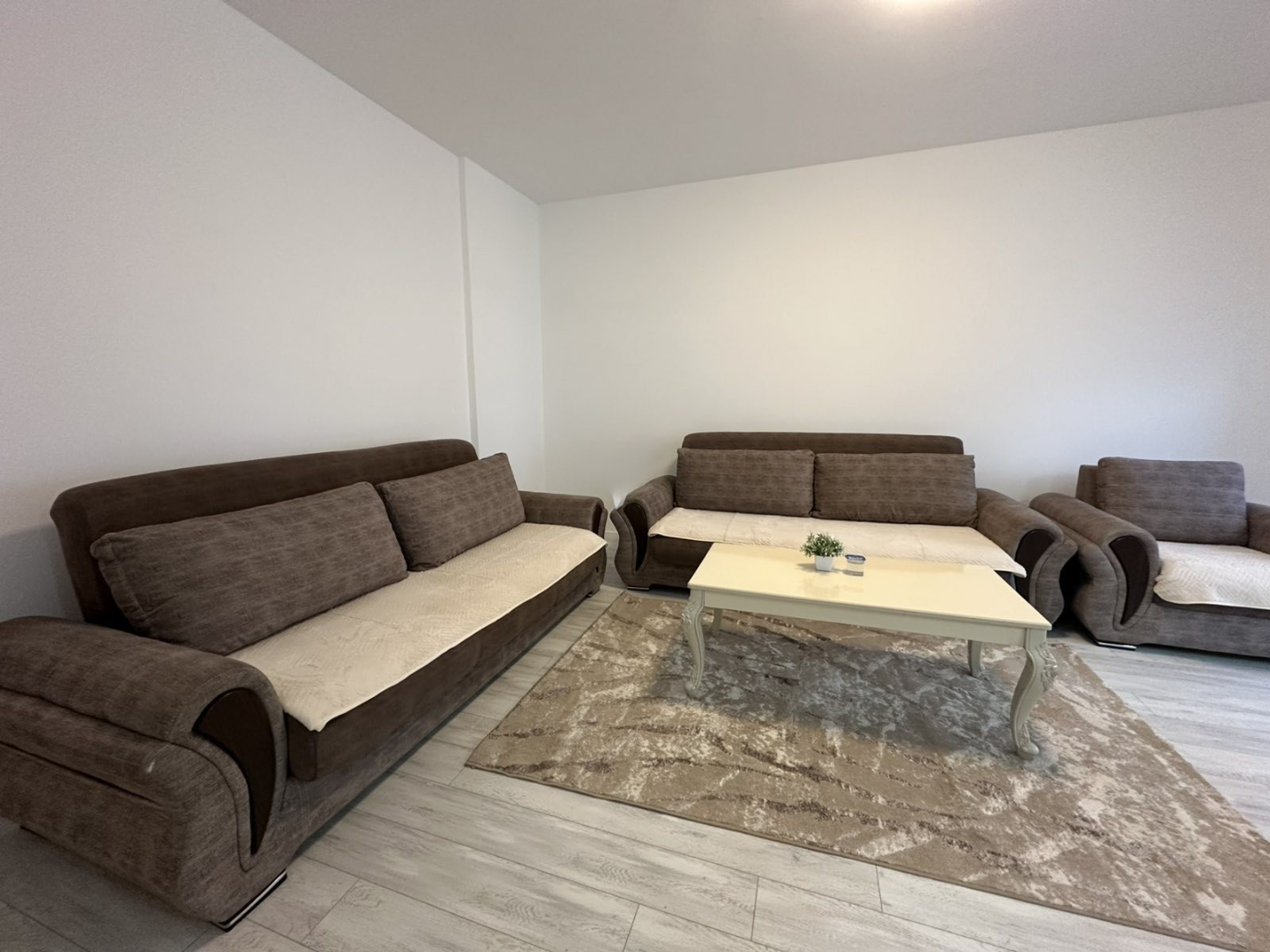 Banesë me qira 1+1 në Rrugën C banesë/apartment në Prishtinë