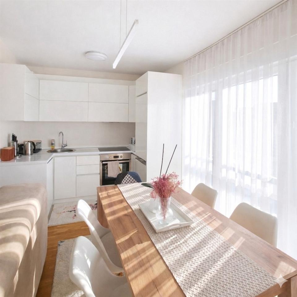 Banesë me qira 2+1 në Rrugën C banesë/apartment në Rruga B